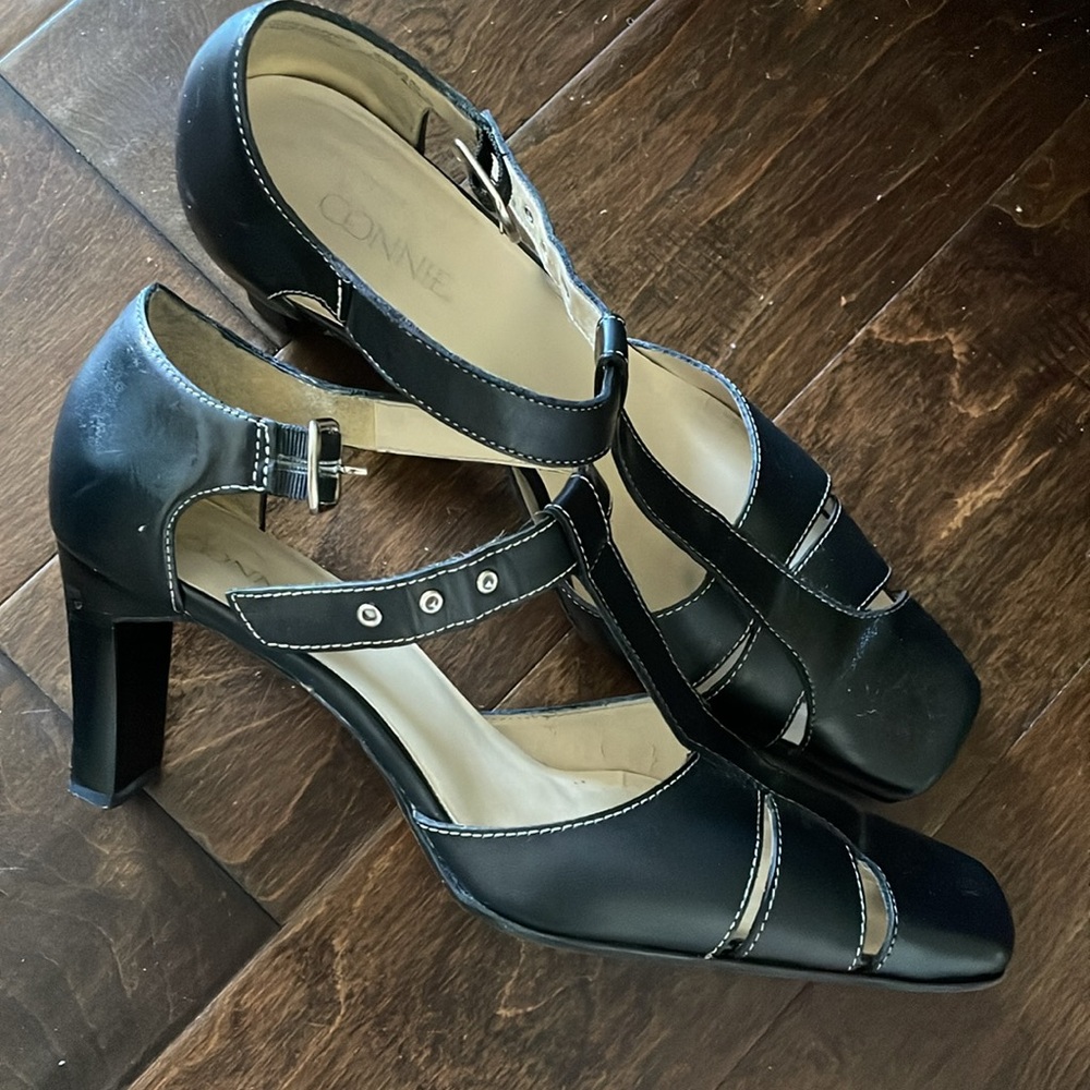 Connie Old Style Vibe Medium Heels Size 10 Black T-Strap Capsule Academia Retro